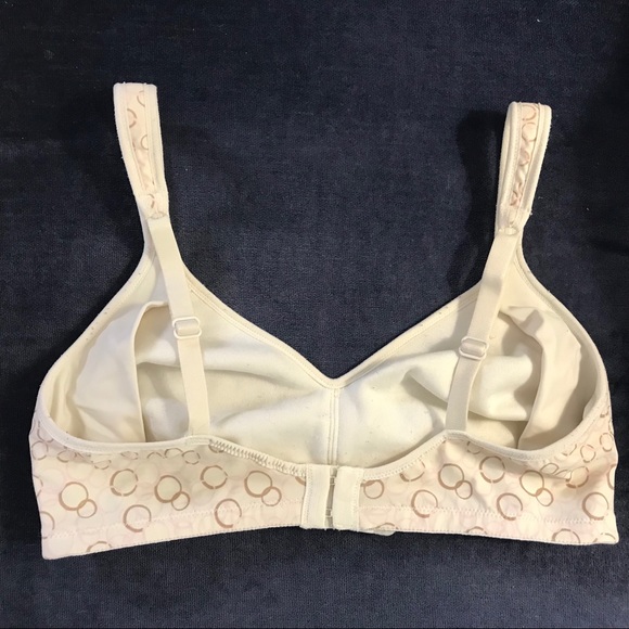 Warner’s Lightly Lined Medium Wireless Bra - Picture 2 of 3
